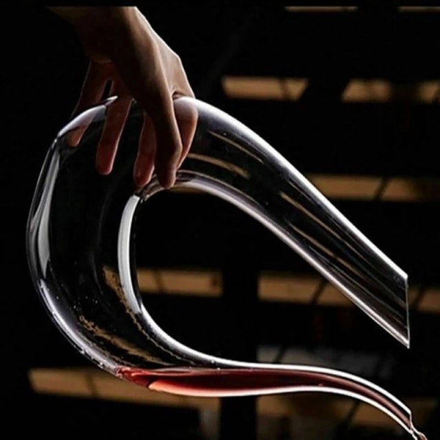 U-Shaped Wine Decanter For Luscious Wines